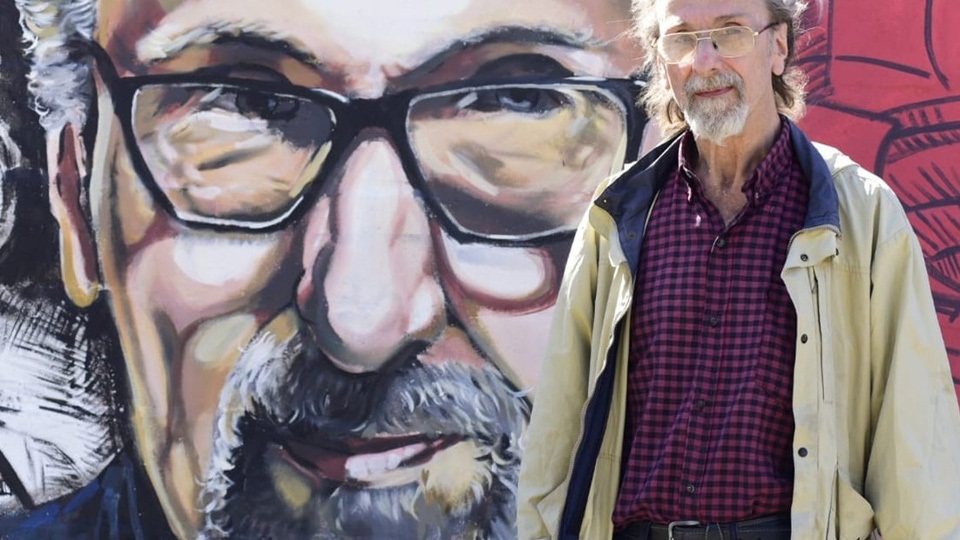 Quique Alcatena en el mural homenaje realizado en Almirante Brown